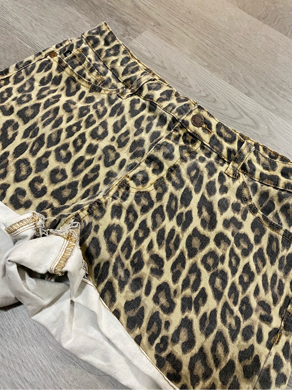 Judy Blue Leopard Print Jean Shorts in Tan & Black - Picture 4 of 9
